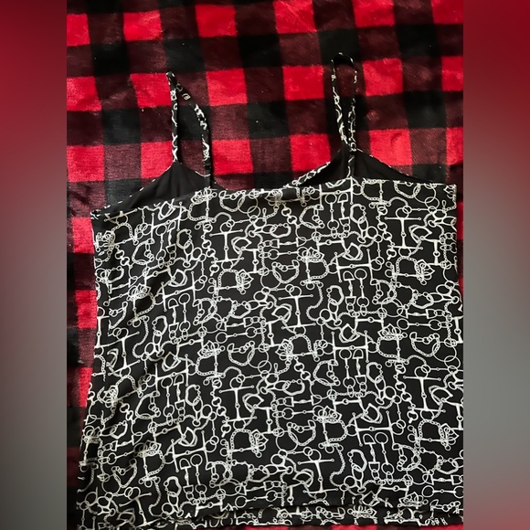 Top - Picture 2 of 3